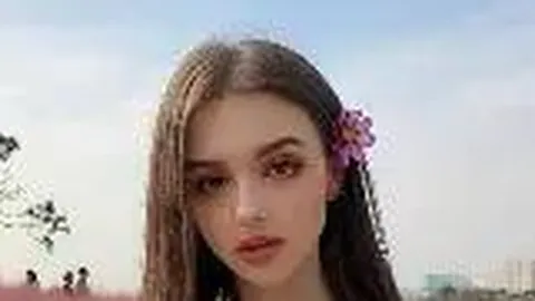 成龙缅怀导演楚原，曾携手打造《警察故事》传奇